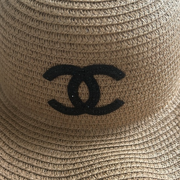 Beach hat - Picture 2 of 5